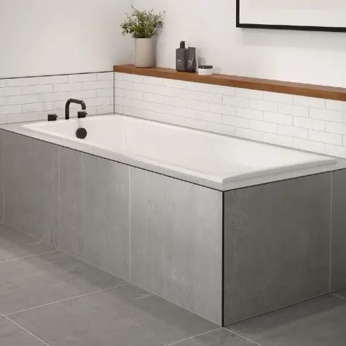 bain avec contours en céramique
